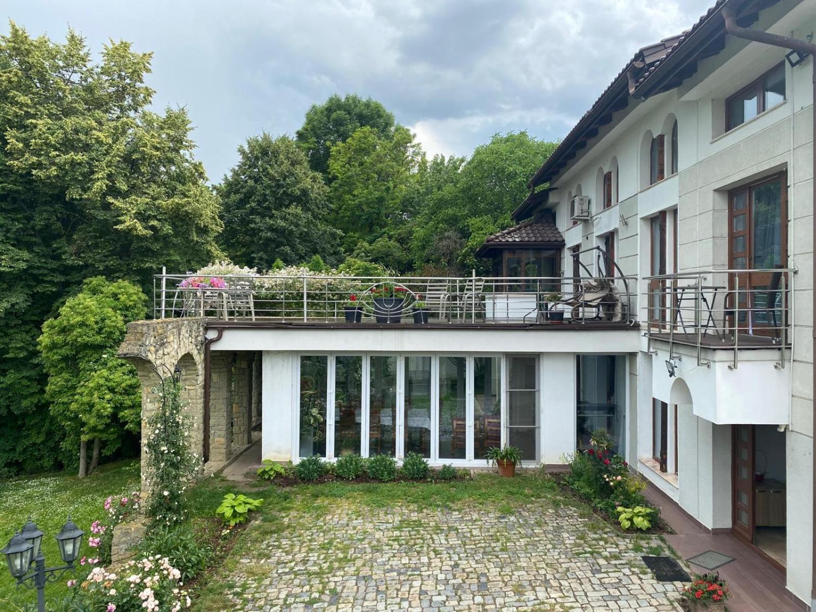 Rapsodia Pension Suceava Exterior photo