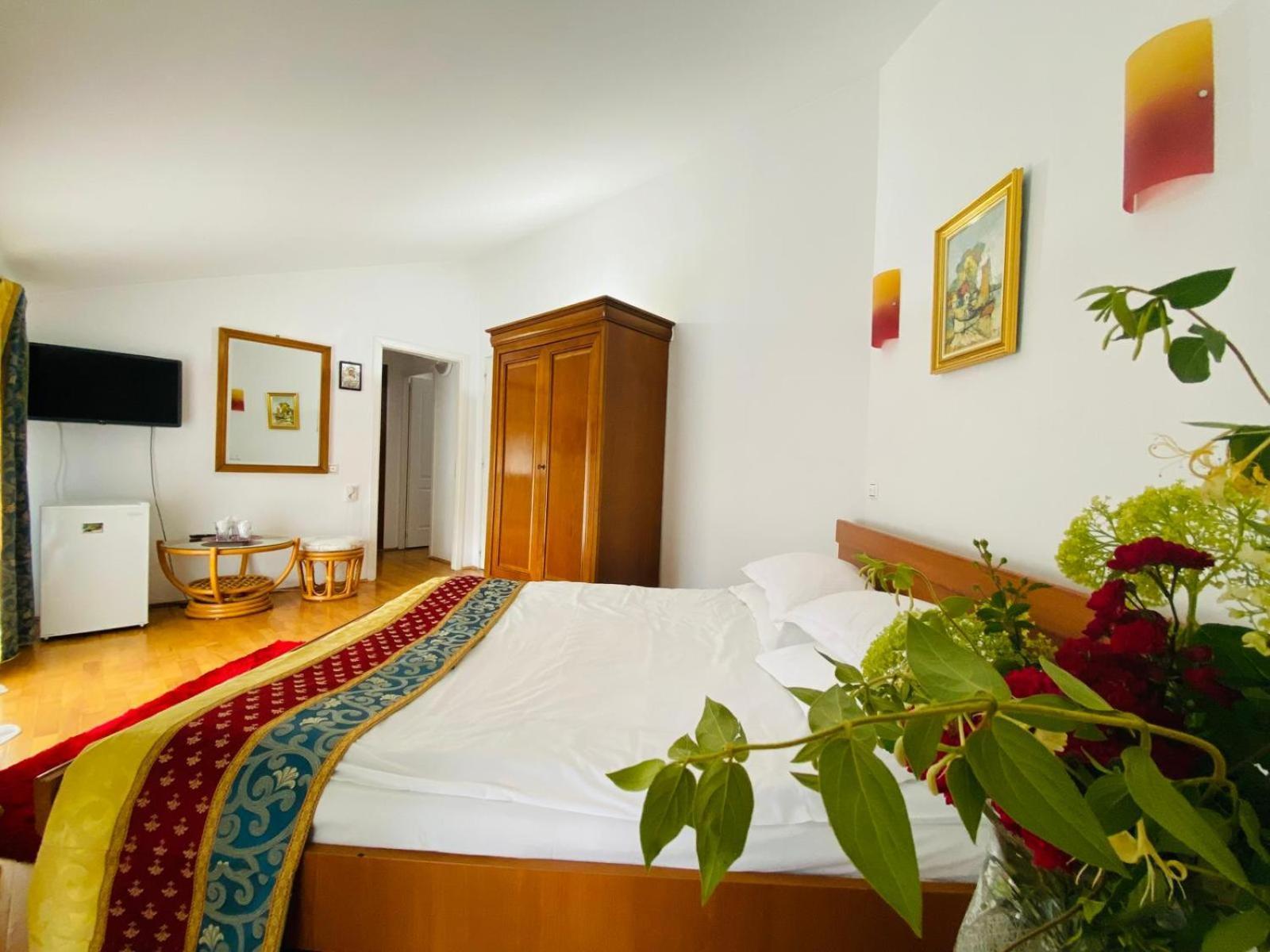 Rapsodia Pension Suceava Exterior photo