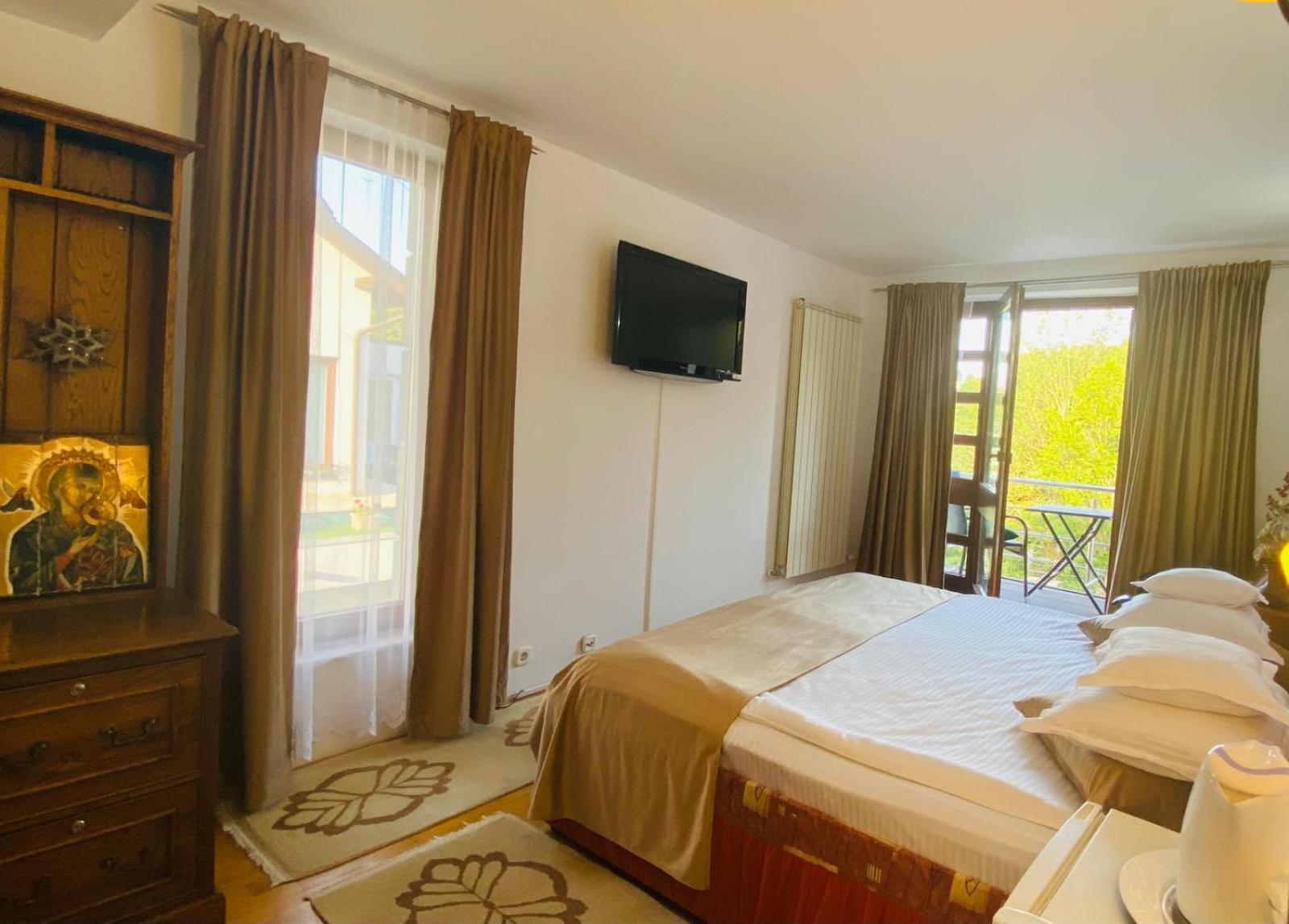 Rapsodia Pension Suceava Exterior photo