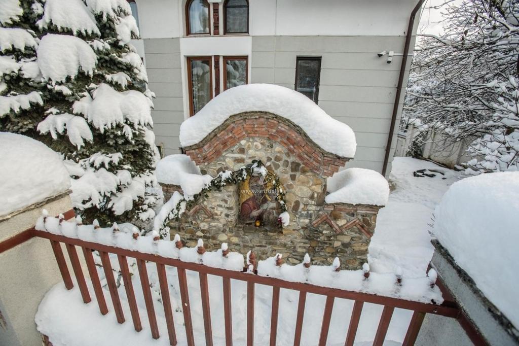 Rapsodia Pension Suceava Exterior photo