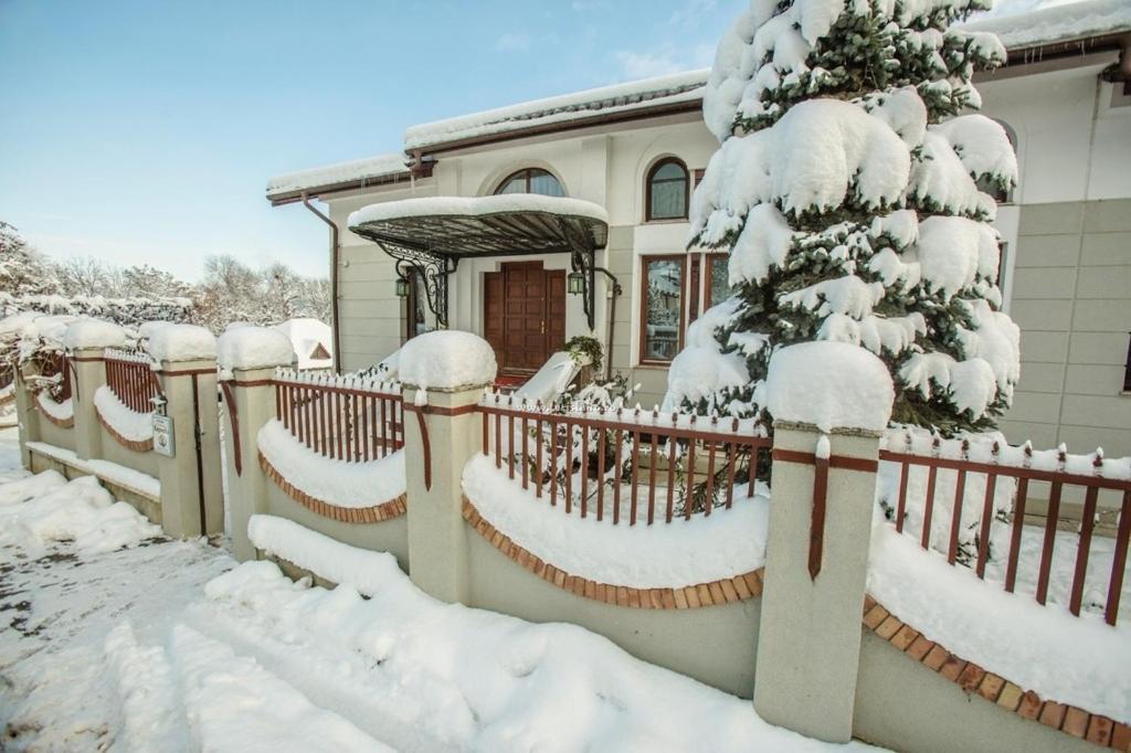 Rapsodia Pension Suceava Exterior photo